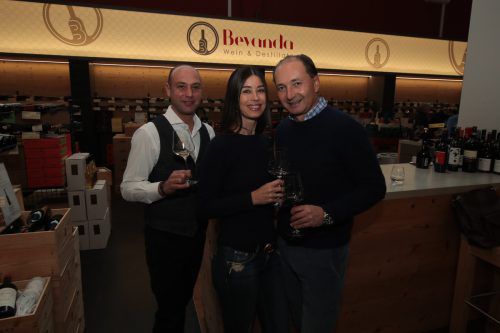 Oliver Bertsch mit Angelika und Thomas Rhomberg.
