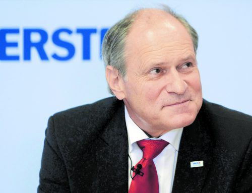 Peter Mennel steht weitere vier Jahre der Erste BankEishockey Liga vor. gepa