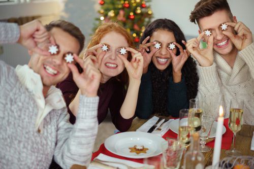 Spaß ist bei Weihnachtsfeiern durchaus angesagt, peinlich sollte es aber nicht werden.
