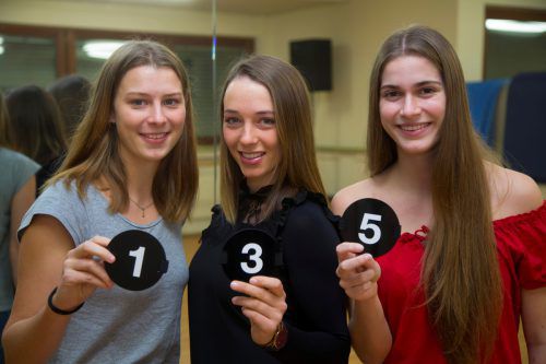 Ambra Inés, Sophia und Daria blicken der Misswahl im April gespannt entgegen.   VN/paulitsch