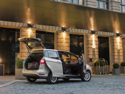 Dass es Vans schwer haben, hat auch Auswirkungen aufs Ford-Modellangebot. Der kleine und durchaus pfiffige Van B-Max wurde nach fünf Jahren Bauzeit aufs Abstellgleis geschoben.