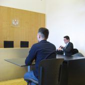 Zu anhängliche Freundin misshandelt