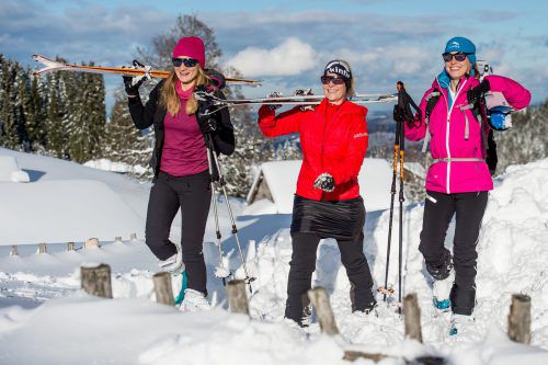 Der „Frauen Skitour Gaudi“ fehlt es wahrlich an nichts, nicht einmal an der passenden Sportbekleidung. Skinfit international