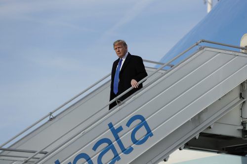 Der US-Staatschef landete mit der Air Force One am Zürcher Flughafen.  AP