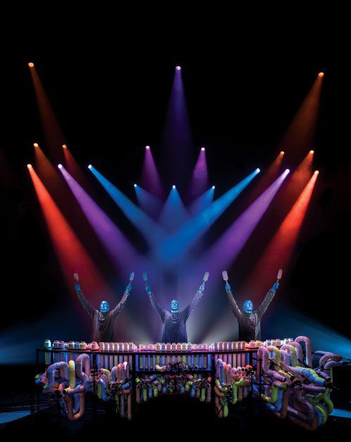 Die Blaumänner benutzen die Bühne als Spielwiese für Amüsement und Erstaunen. lindsay best/Blue Man Productions LLC
