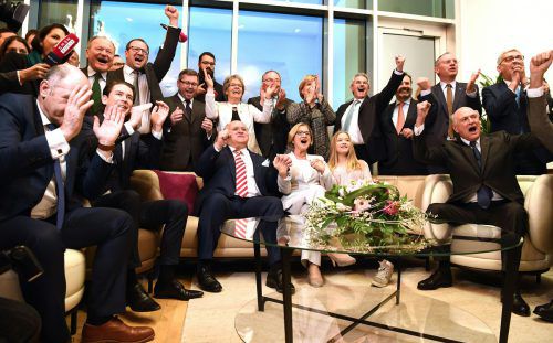 Die ÖVP hat Grund zum Jubeln: Sie hat bei der niederösterreichischen Landtagswahl mit ihrer Spitzenkandidatin Johanna Mikl-Leitner (M.) ein „sensationelles“ Ergebnis eingefahren.  apa