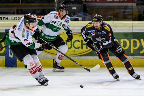 DORNBIRN,AUSTRIA,19.JAN.18 - ICE HOCKEY - EBEL, Erste Bank Eishockey Liga, Dornbirner EC vs Graz 99ers. Image shows Daniel Woger, Clemens Unterweger (99ers) and Sean McMonagle (Dornbirn). Photo: GEPA pictures/ Oliver Lerch