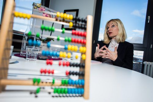 Eggler-Bargehr ist überzeugt: „Es ist eine Illusion, zu glauben, dass Frauen im Job total glücklich sind und in irgendetwas aufgehen.“  VN/Steurer