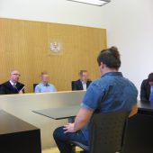 In Selbstjustiz einen Asylanten schwer verletzt