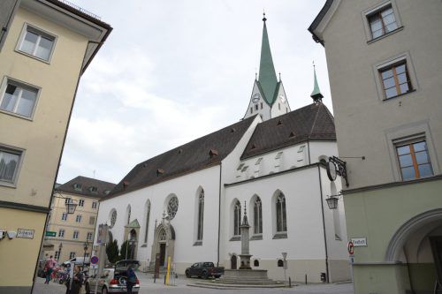 Feldkirchs Dom wird von zahlreichen Gläubigen in und über die Montfortstadt hinaus gerne frequentiert. Diözese, Dompfarre