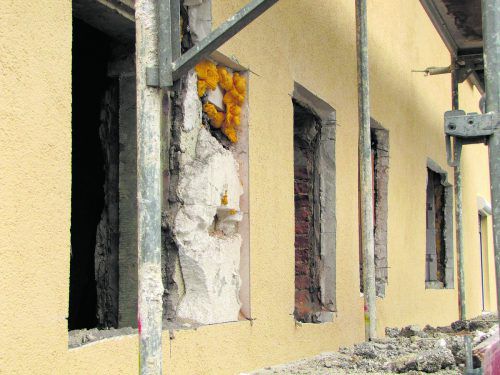 Fertigstellung Ist die rechtzeitigeFertigstellung eines Umbaus im Kaufvertrag vereinbart, kann ein Versäumen der Frist den Rücktritt vom Kauf rechtfertigen.Fotos: Rainer Sturm_pixelio.de, shutterstock