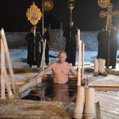 Putin badet im Eiswasser