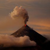 Vulkan Mayon trieb über 70.000 Menschen in die Flucht