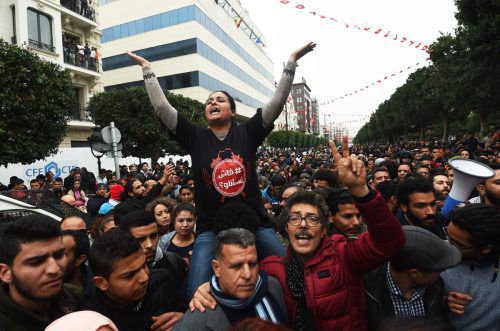 In Tunesien reißen die Proteste nicht ab. Die Menschen machen ihrem Unmut über die wachsenden wirtschaftlichen Probleme Luft. AFP