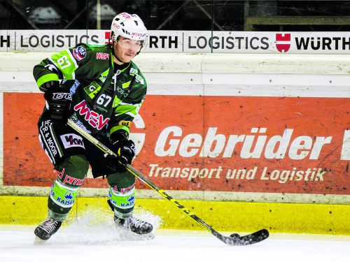 Kevin Schettina gibt heute das Comeback im Dressdes EC Bregenzerwald. Lerch