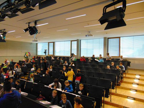 Kinderuni Vorarlberg: Pro Semester finden jeweils sechs Vorlesungen an der Fachhochschule oder am Landeskonservatorium statt.  mima