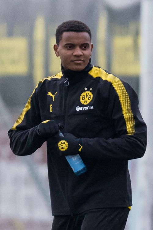Manuel Akanji (22) ist ab sofort der teuerste Schweizer Verteidiger.  afp