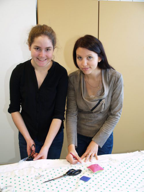 Mirjam Huber (l.) und Diplomarbeitsbetreuerin Sara Paterno.