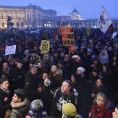 Über 20.000 bei Demo gegen Regierung