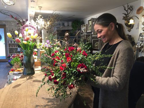 Daniela Le Duigou, Inhaberin der „Dada Flower Boutique“, weiß, welche Blumen bei den Liebenden im Trend liegen. VN/HAller