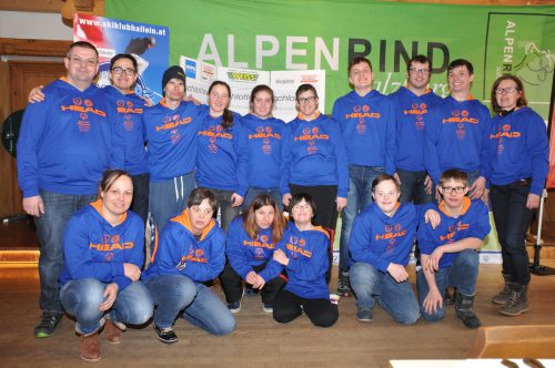 Die erfolgreichen Aktiven und Trainer der Special Olympics Vorarlberg bei der nationalen Meisterschaft der Alpinen in Hallein. Privat
