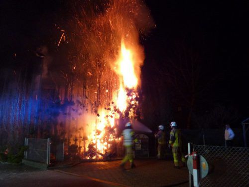 Die Feuerwehr konnte ein Ausbreiten der Flammen verhindern.  Feuerwehr Lustenau