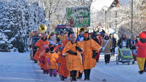 Die „Gehrentiger im Dschungel“ vom Kindergarten Gehrenstraße bildeten eine der Attraktionen beim Weiler Fasnatumzug.  LOA