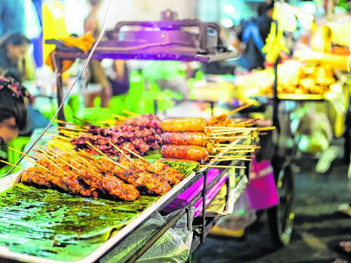 In Thailand kann man auch das Essen in Garküchen meist problemlos essen.