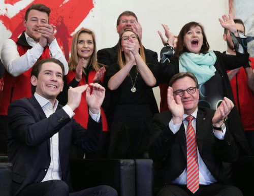 Jubel im Innsbrucker Landhaus: Platter feierte mit Bundeskanzler Sebastian Kurz (ÖVP) seinen Triumph.  APA
