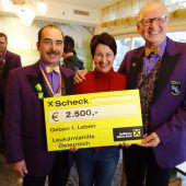 Spende der Schlossnarren für „Geben für Leben“