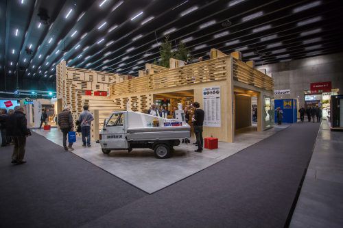 Lehm, Holz oder Ziegel. Geschmäcker sind verschieden. Die com:bau bildet alle verschiedenen Facetten des Bauens ab. VN/Steurer