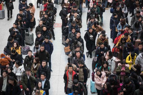 Millionen Reisende sind auf dem Weg in ihre Heimatprovinzen, um dort am Donnerstag mit ihren Familien ins Jahr des Hundes zu feiern. APA