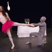 Surreales Zirkustheater