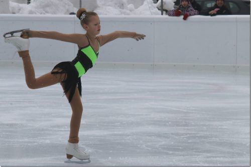 Talentierte Darbietungen am Tag des Eissports.