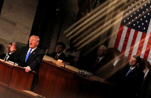 Trump hielt seine erste Rede zur Lage der Nation im Rahmen einer gemeinsamen Sitzung der beiden Kammern des Kongresses. reuters