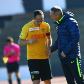 Hütter-Elflegt imTitelrennen vor