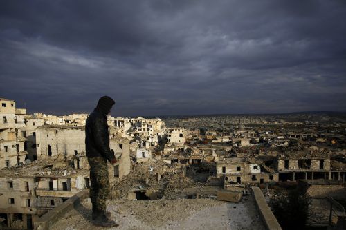 Zerstörung in Syrien: Während in Ost-Ghuta der Krieg wütet, werden in Aleppo (Bild) Wiederaufbauprojekte geschmiedet. AP