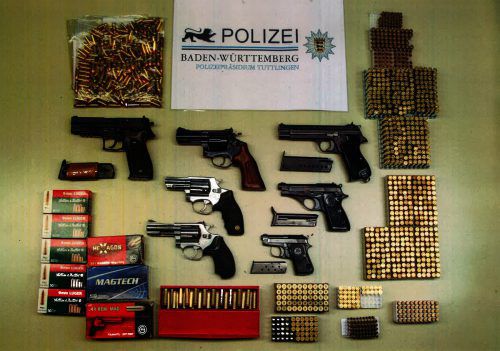 Auch im benachbarten Baden-Württemberg wurden aus Vorarlberg gelieferte Waffen und Munition beschlagnahmt.  Polizei
