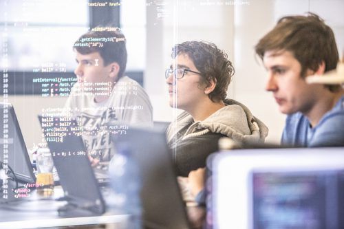Beim „Code Base Camp“ gibt es die Möglichkeit, in die Programmierwelt zu schnuppern.  VN/Sams