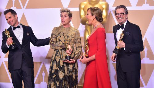 Beste Neben- und Hauptdarsteller: Sam Rockwell, Frances McDormand, Allison Janney und Gary Oldman mit ihren Trophäen.  AFP