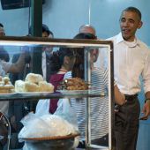 Restaurant in Vietnam stellt Obamas Esstisch hinter Glas