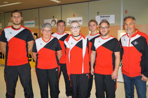 Das Meisterteam der USG Gisingen II (v. l.): David Nesensohn, Rosa Meier, Herbert Allgäuer, Stefanie Krierer, Manuel Krierer, Bernd Spiegel und Ingo Hämmerle. ???
