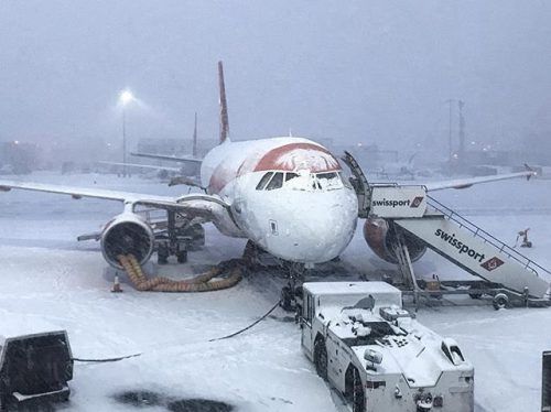 Der Flughafen Glasgow stellte den Flugverkehr teilweise ein.  Reuters
