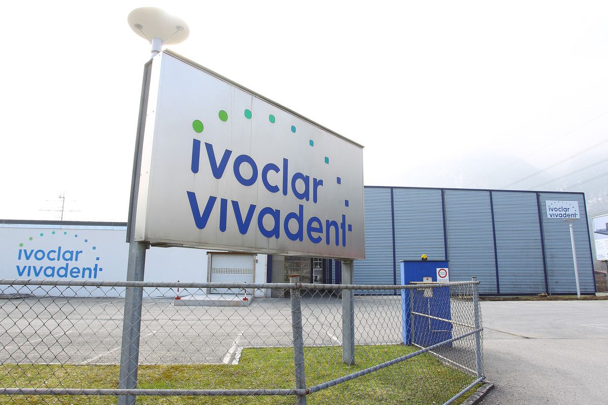 Der Ivoclar-Standort Bürs ist vom Arbeitsplatzabbau auch betroffen. VN