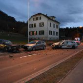Drei Verletzte bei Folgekollision