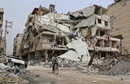 Hunderttausende Menschen sind bereits geflüchtet. Hunderttausende leben noch in Syrien. Ein großer Teil des Landes ist zerstört. Dazu zählt die Stadt Hazzeh.  AFP