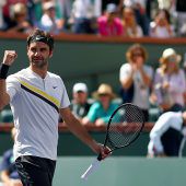 Federer mit Zittersieg zum Rekordstart
