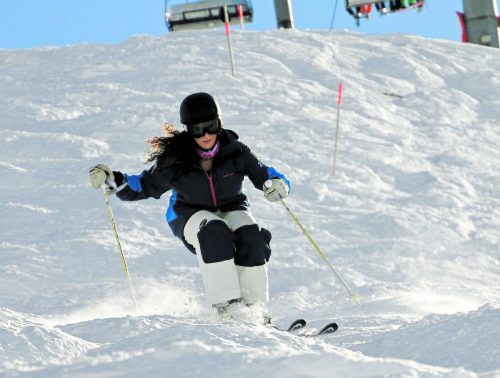 Julia Schwendinger aus Dornbirn ist beim Buckelpisten-Europacup auf dem Bödele die Lokalmatadorin. vsv