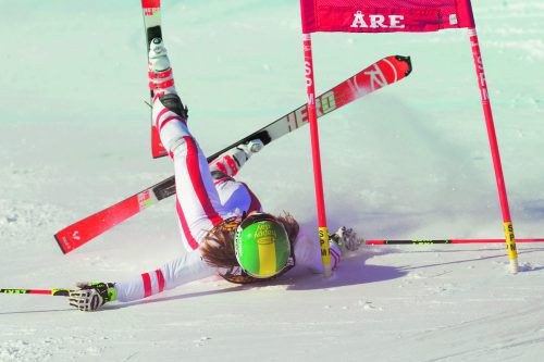 Katharina Liensberger war gegen die Slowenin Ana Bucik auf dem Weg zum Sieg, fädelte aber ein. gepa