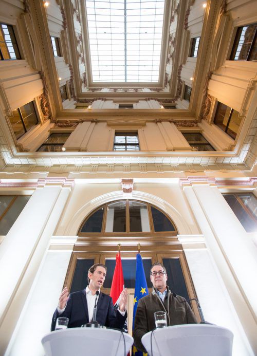 Kurz und Strache haben noch einiges zu tun. Die EU-Kommission fordert Reformen im österreichischen Pensionssystem und im Gesundheitsbereich.  APA